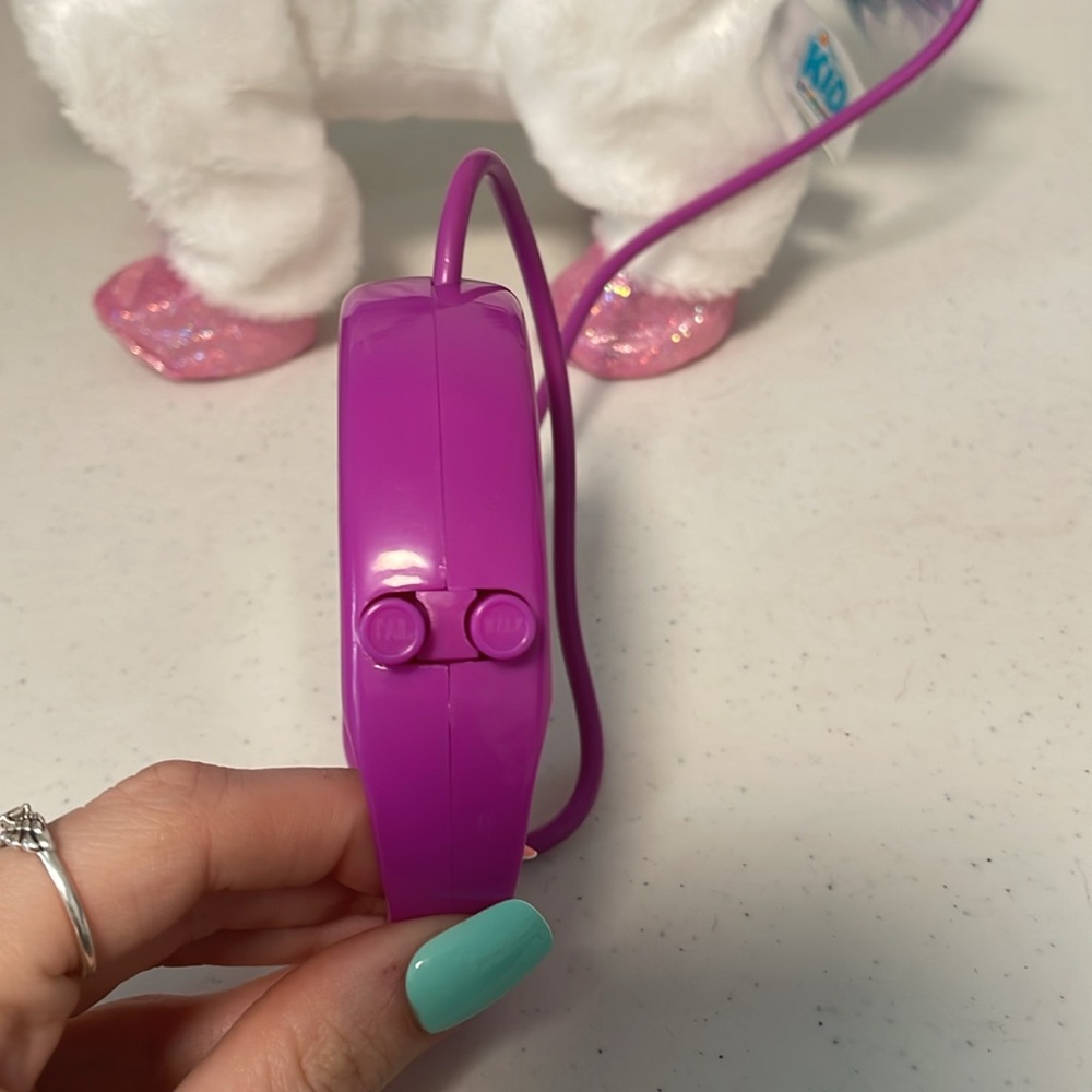 Little Girls Walking Unicorn - Picture 5 of 6